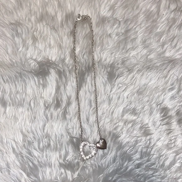Silver Hearts Necklace 🩶 - Picture 3 of 4